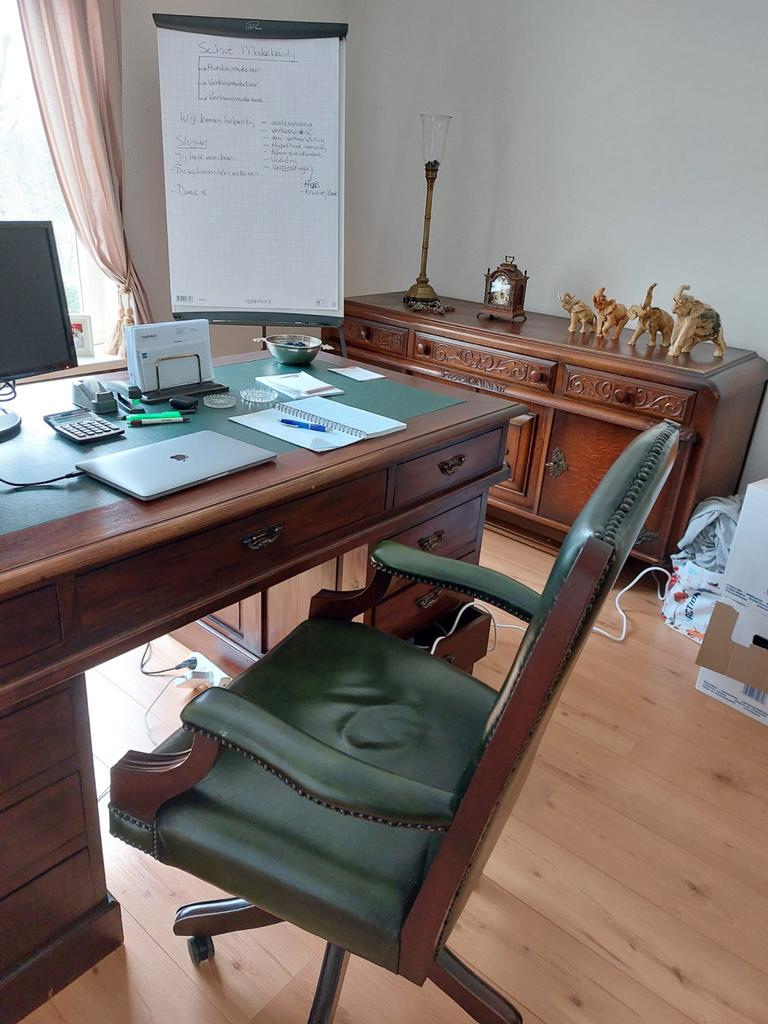 Klassiek Engels bureau met Chesterfield bureaustoel, Gebruikt, Bruin, Ophalen of Verzenden, Klassiek