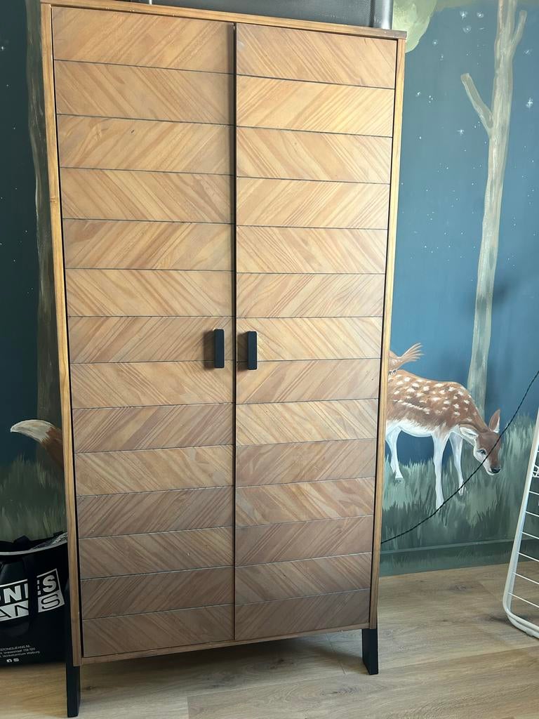 Robuuste luxe kast met visgraat houtpatroon, Ophalen, Gebruikt, 50 tot 100 cm, 150 tot 200 cm