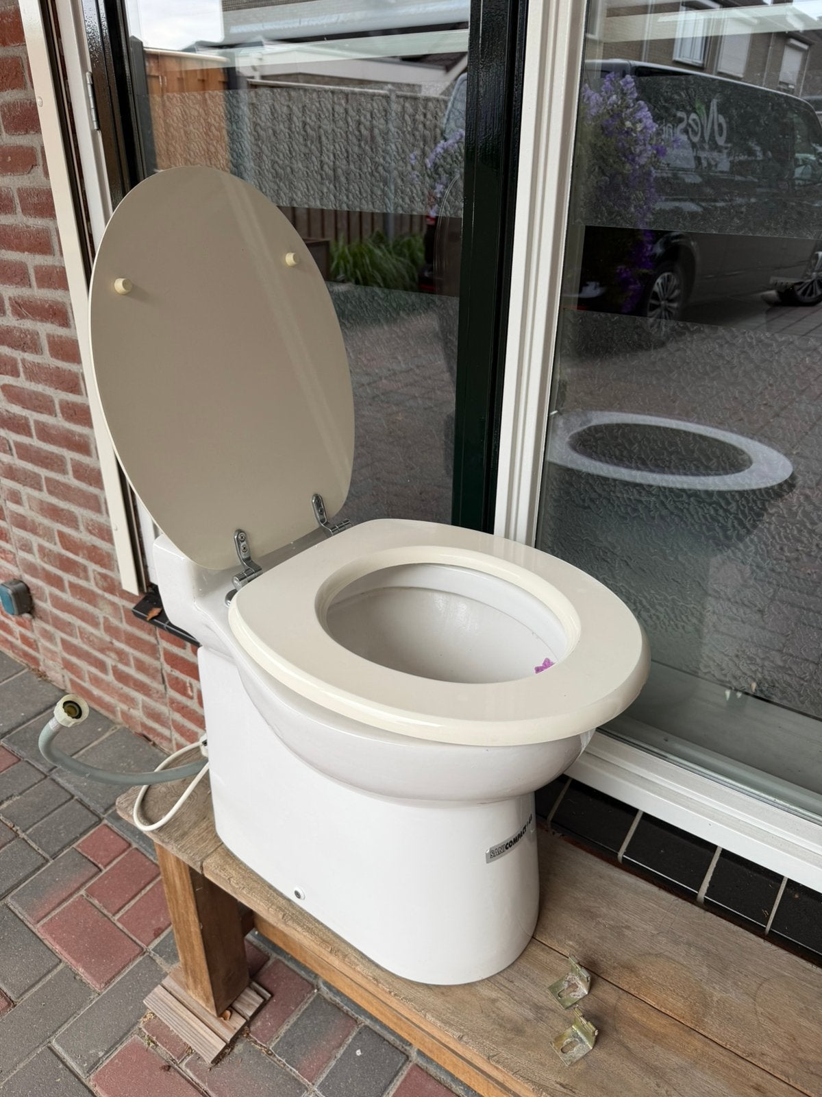 SFA Sanicompact 48 vermaler toilet – werkend – Sanibroyeur, Doe-het-zelf en Verbouw, Sanitair, Ophalen, Steen, Gebruikt, T