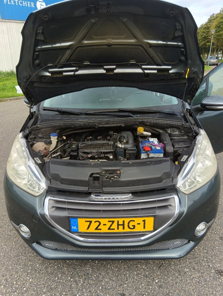 Foto 22 van Peugeot 208 1.2 VTi 82PK 5D (102g) 2012 Grijs