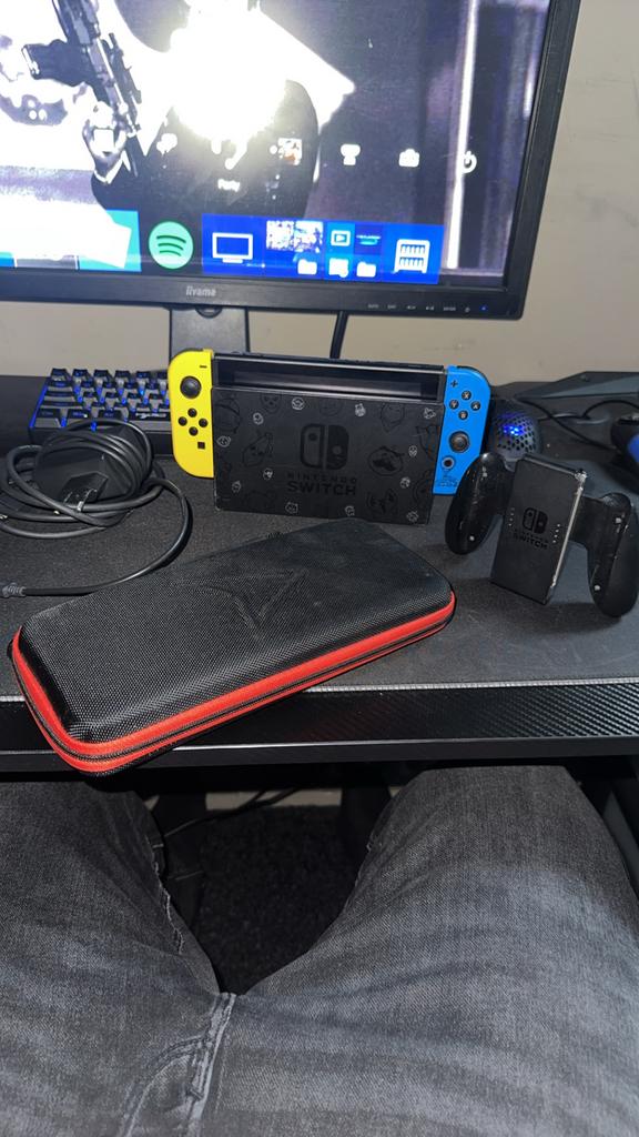Nintendo Switch 1TB fortnite edition, Spelcomputers en Games, Spelcomputers | Nintendo Switch, Ophalen, Met 2 controllers, Zo goed als nieuw