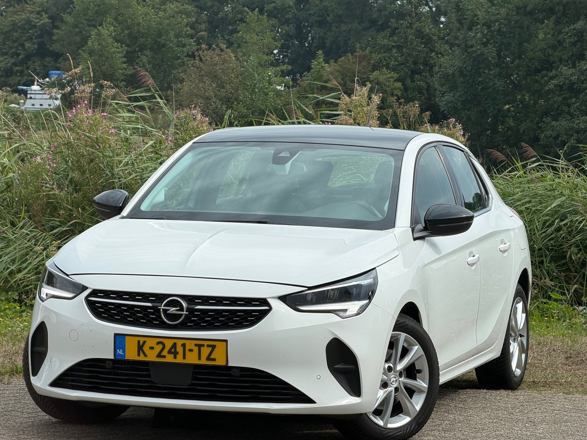Opel Corsa 1.2 Elegance - Summit White - Panoramadak/Carplay, Voorwielaandrijving, 101 pk, Gebruikt, Leder en Stof