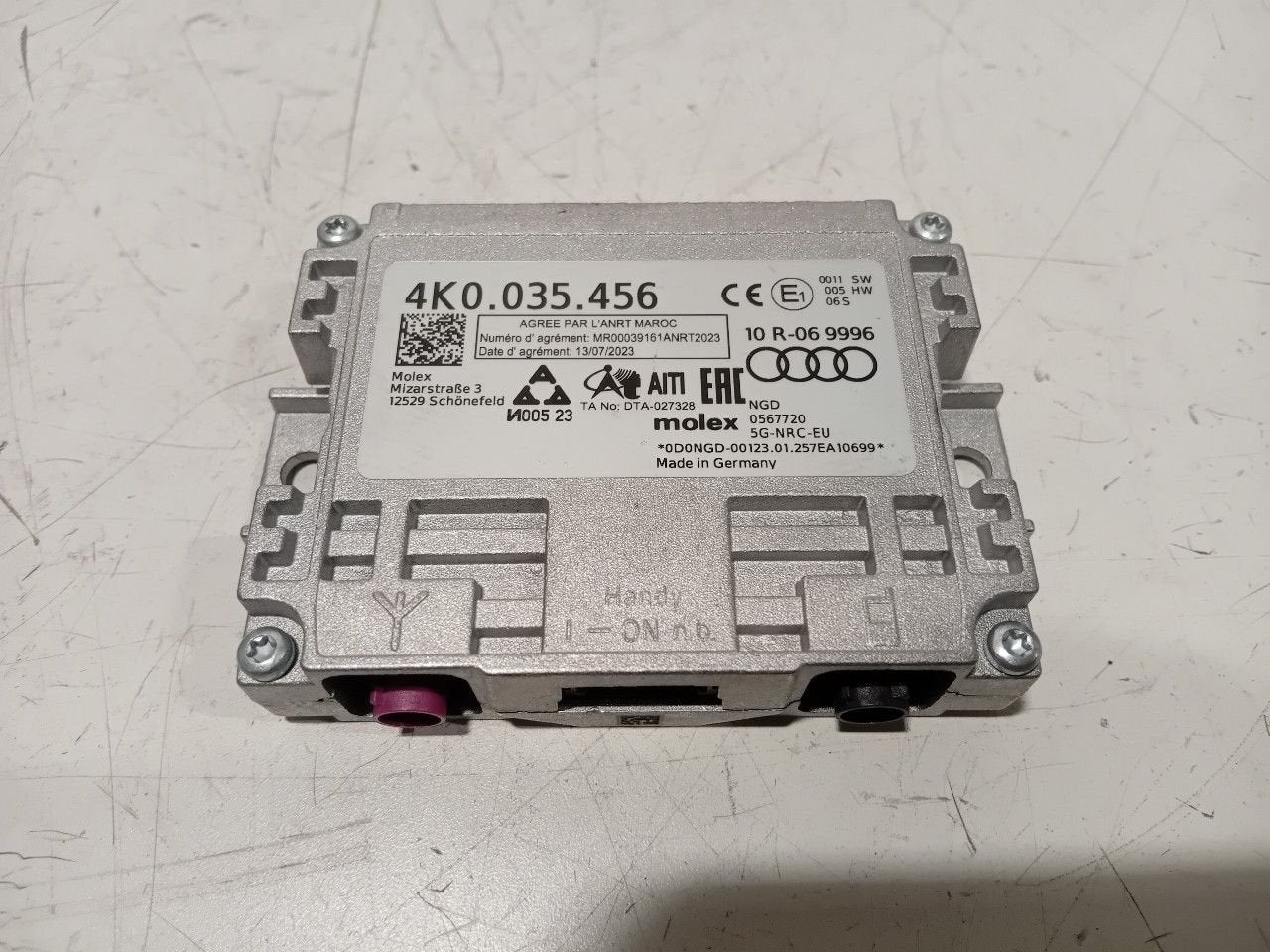 Antenne versterker Audi Q8, Ophalen of Verzenden, Van der Ven Autorecycling B.V., Onderdelen@venauto.nl, Ettenseweg 76, 4706 PB Roosendaal, The Netherlands