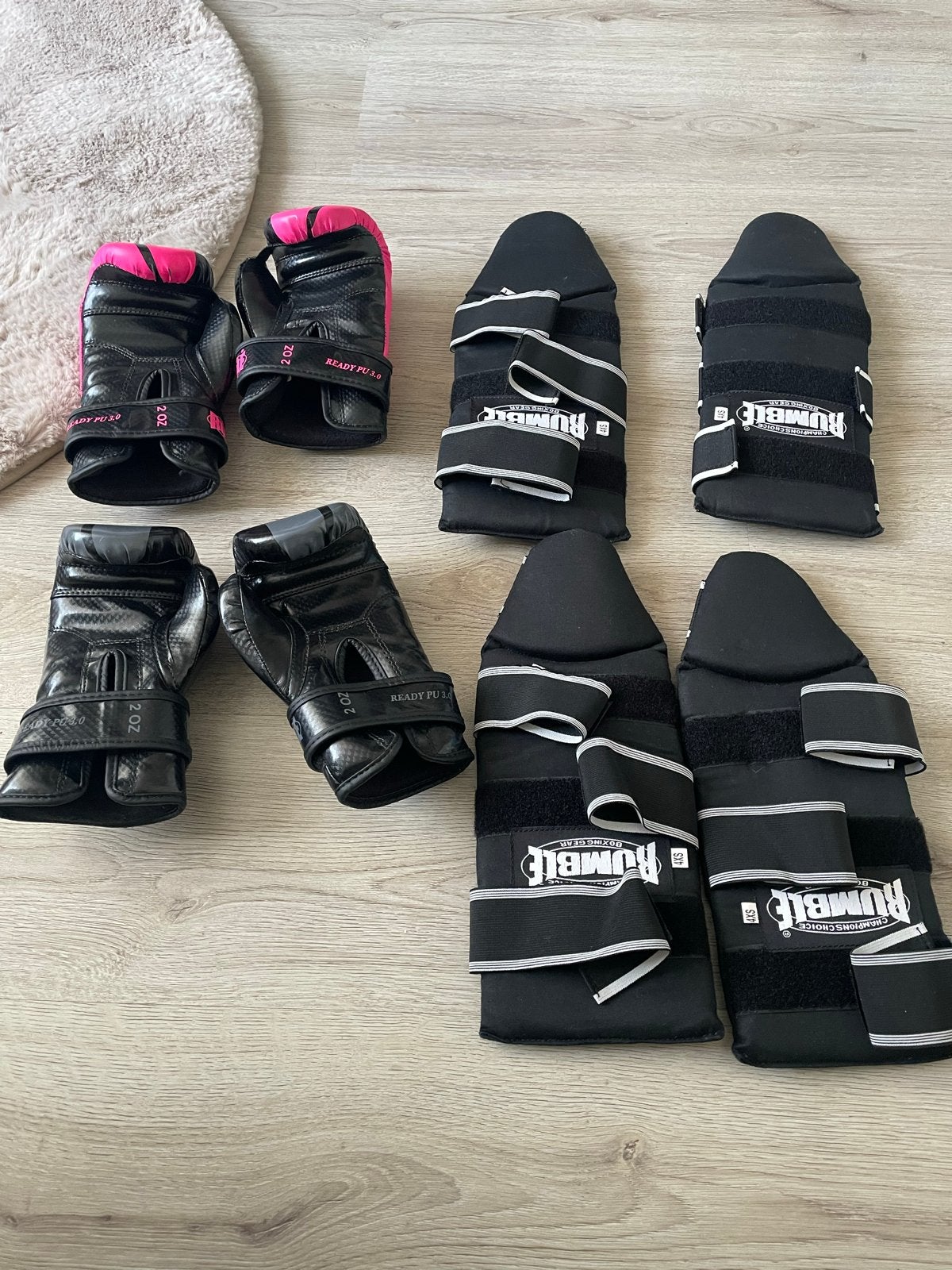 Bokshandschoenen en scheenbeschermers - Rumble, Sport en Fitness, Vechtsporten en Zelfverdediging, Ophalen of Verzenden, Gebruikt