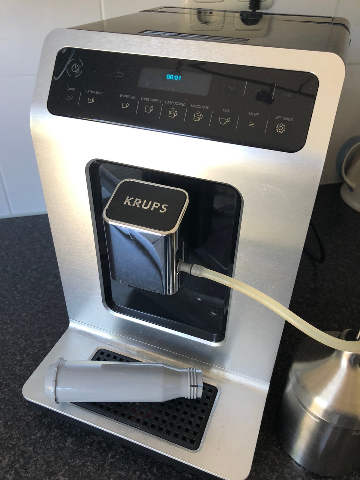 KRUPS VERSE BONEN KOFFIEMACHINE., Witgoed en Apparatuur, Koffiezetapparaten, 10 kopjes of meer, Koffiemachine, Refurbished, Koffiebonen