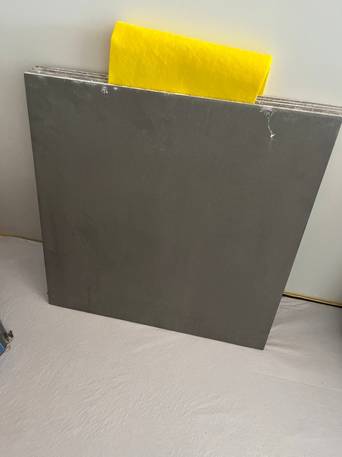 Gratis 4 badkamer tegels antraciet grijs 44,5X44,5 cm, Ophalen, 40 tot 60 cm, 40 tot 60 cm, Keramiek