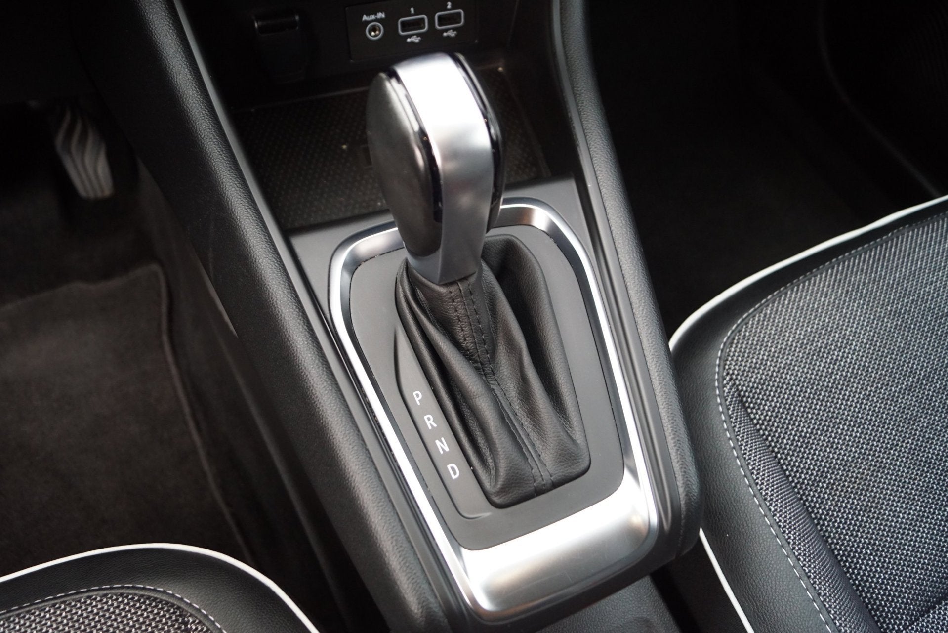 Foto 17 van Renault Captur 1.3 TCe 130 Intens Autom Half Leder/Stof Spor
