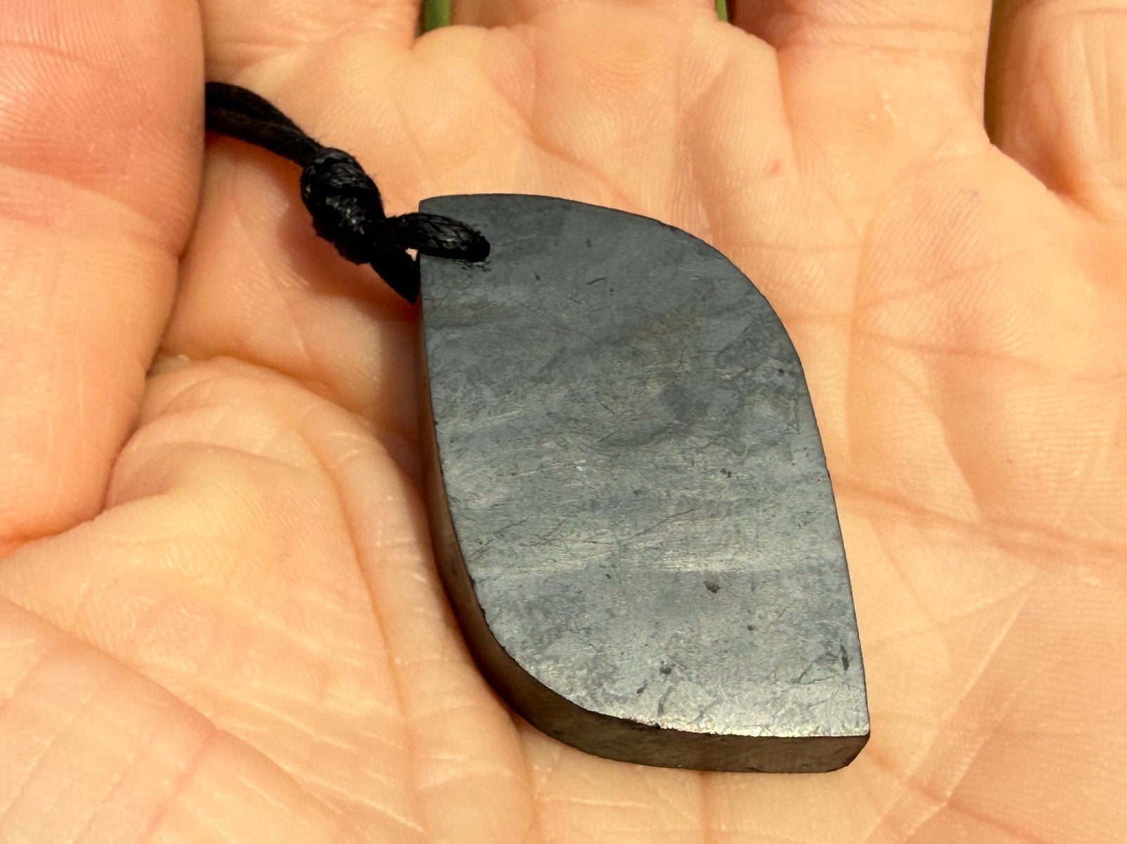 Shungite hanger Shungiet mineralen edelstenen, Overige voorstellingen, Zwart, Nieuw, Www.riesmineralen.nl