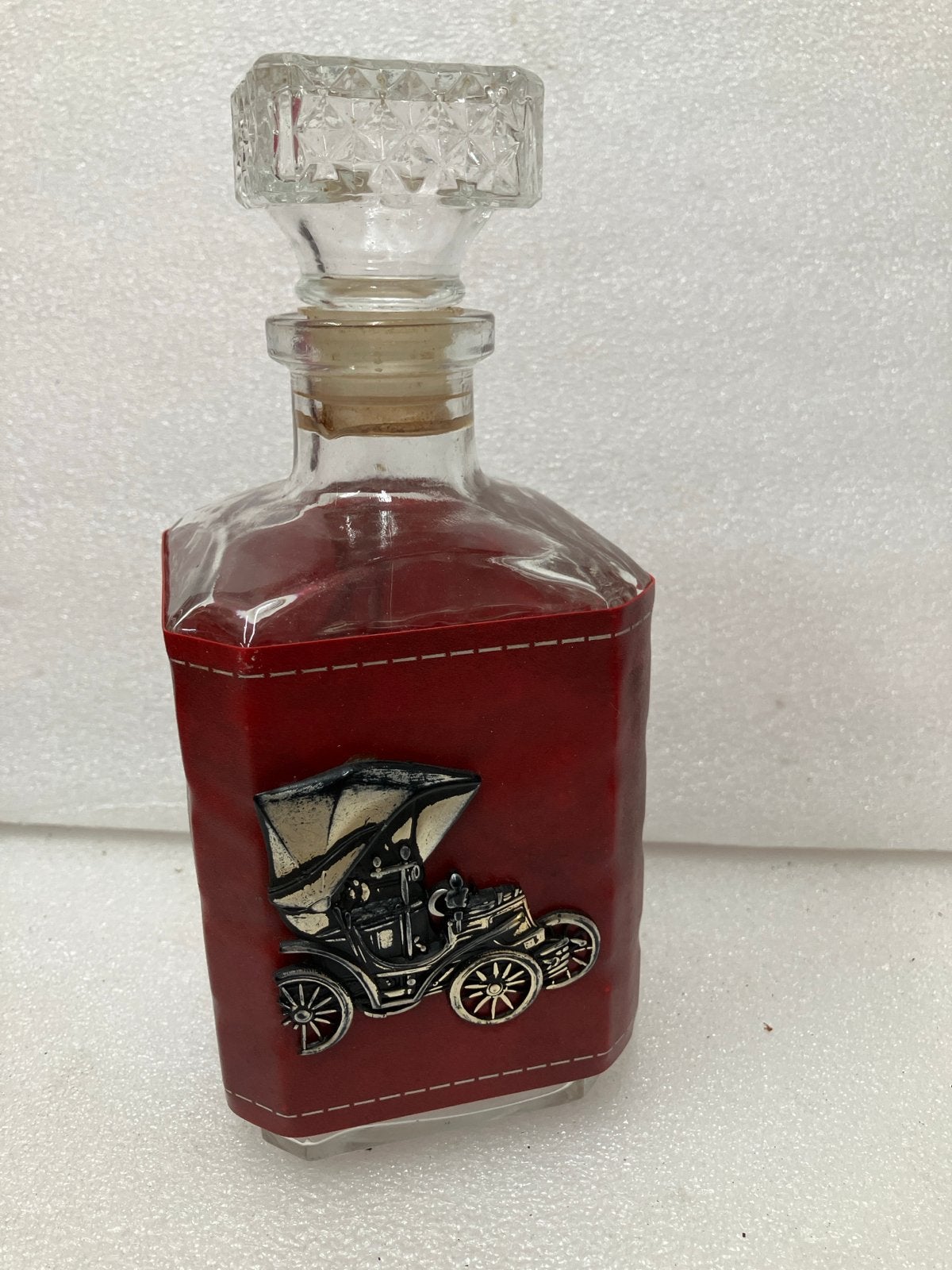 Vintage Karaf met Rode Leren Bekleding en Auto Decoratie, Ophalen of Verzenden
