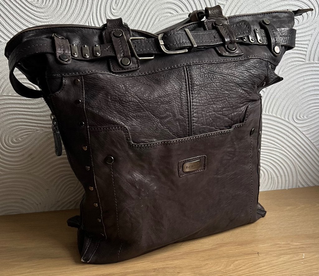 Vic Matie. Zwarte leren schoudertas., Sieraden, Tassen en Uiterlijk, Tassen | Damestassen, Ophalen of Verzenden, Zo goed als nieuw