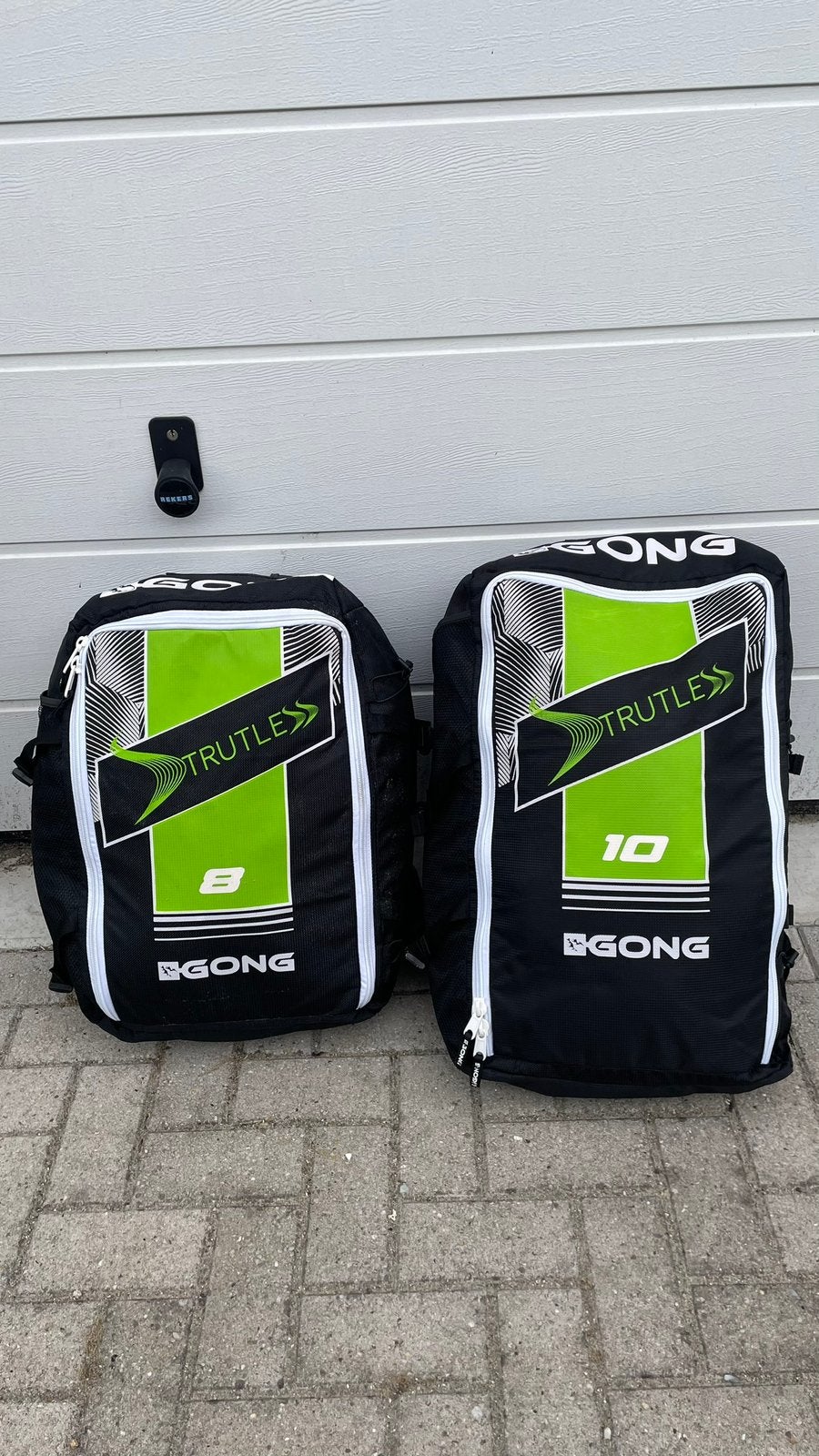 Gong Trutless V3 in nieuwstaat 8 en 10m, Watersport en Boten, Kitesurfen, Geen board, Ophalen, Zo goed als nieuw, 10 m²
