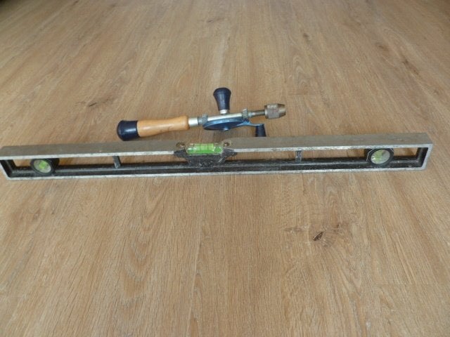 Waterpas, lange + (vintage) handboor., Ophalen of Verzenden