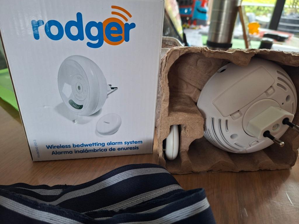 Rodger Draadloos Plaswekker Systeem compleet met 3 Broekjes, Ophalen of Verzenden, Zo goed als nieuw