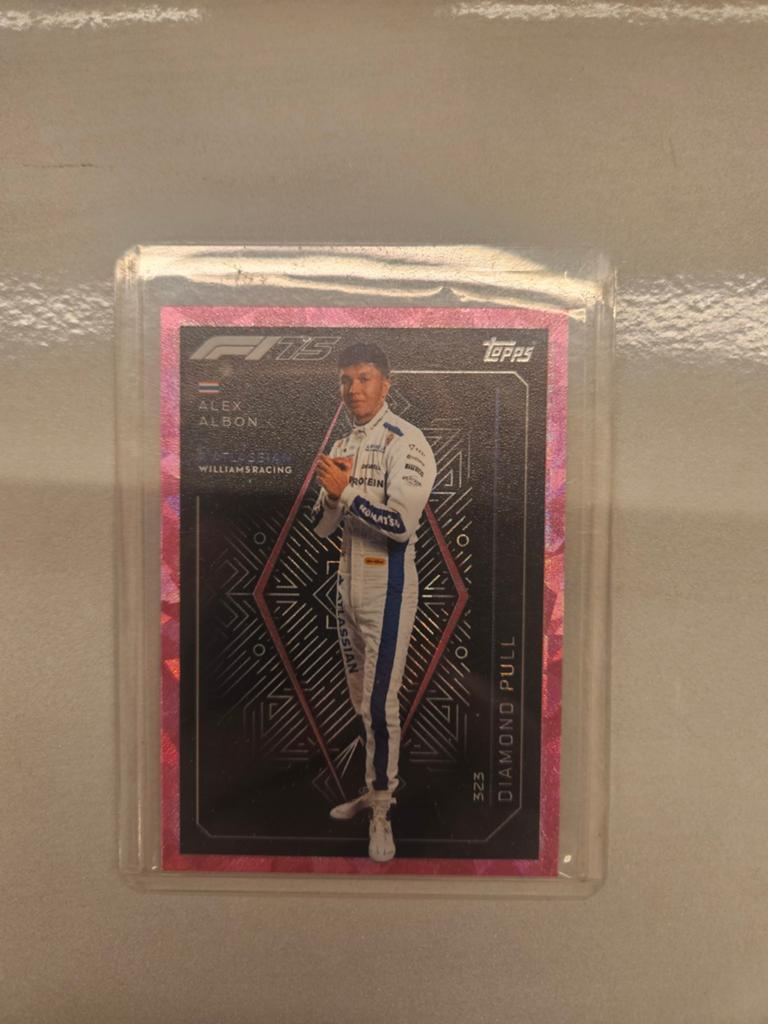 323 diamond pull alex albon topps turbo attax f1 2025 pink, Ophalen of Verzenden, Nieuw, Plaatje