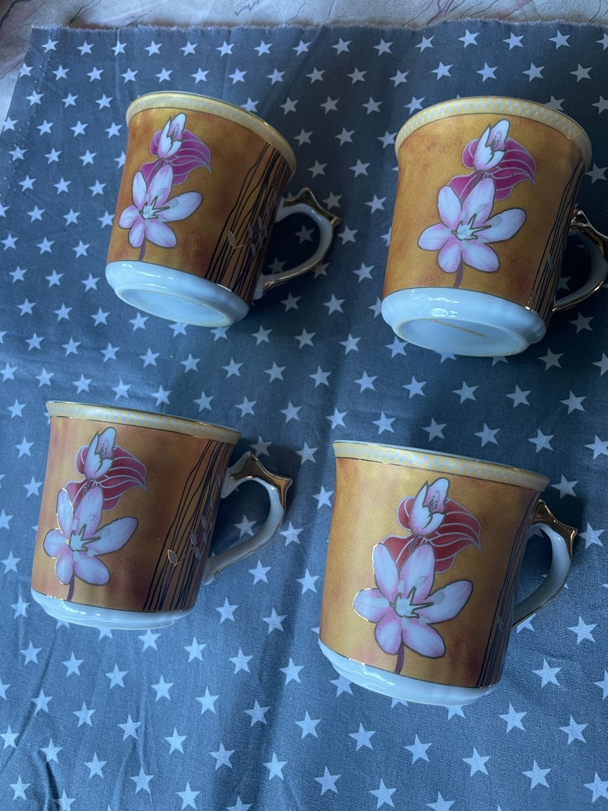 Set van 4 kleine Fine Porcelain mokken met bloemmotief, Gebruikt, Overige merken, Klassiek, Porselein