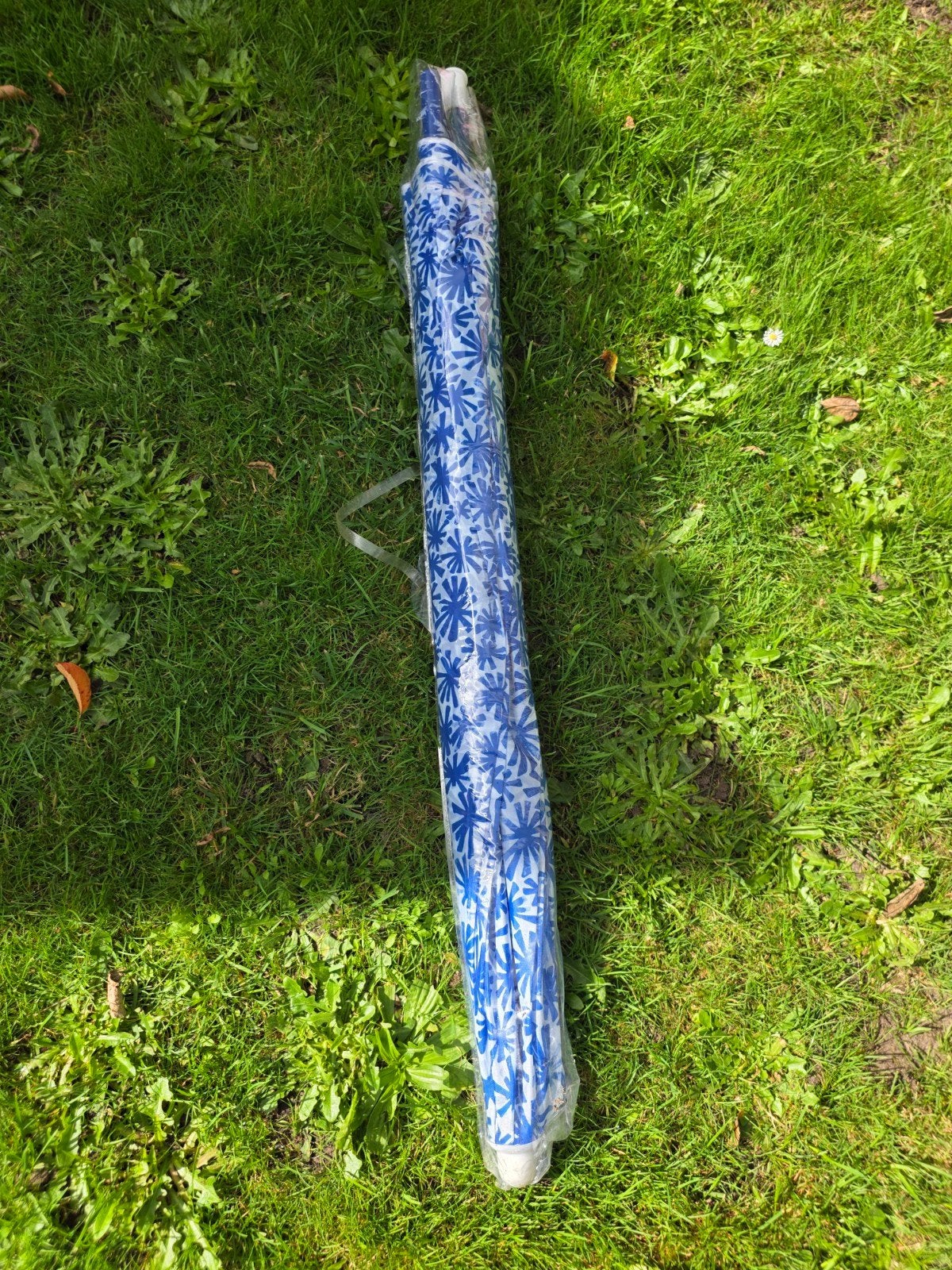 Nieuwe strandparasol met blauw-wit patroon, Tuin en Terras, Ophalen, Nieuw, Strandparasol
