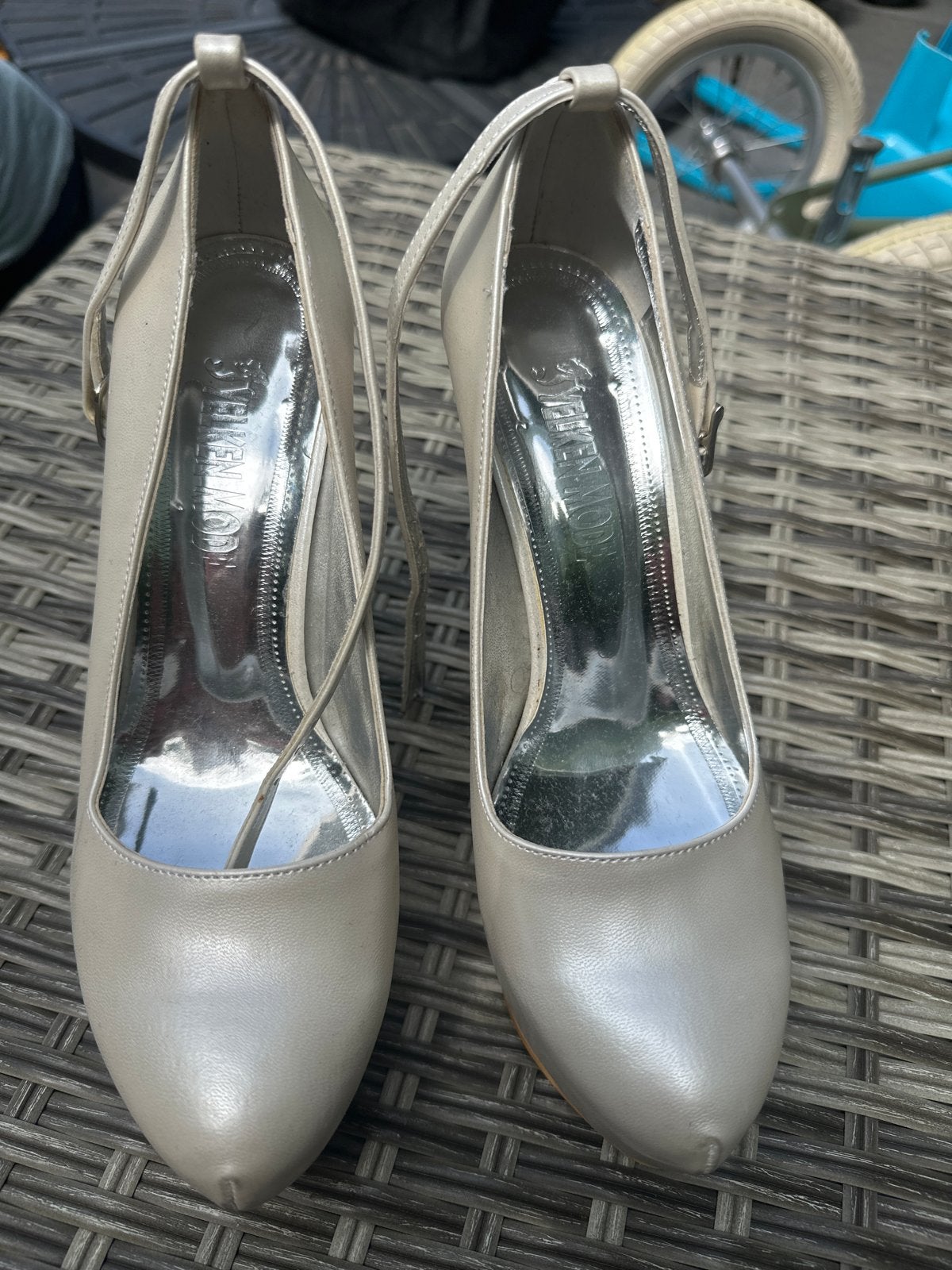 Stijlvolle beige hakken voor onder je trouwjurk  maat 38, Ophalen of Verzenden, Gedragen, Beige, Pumps