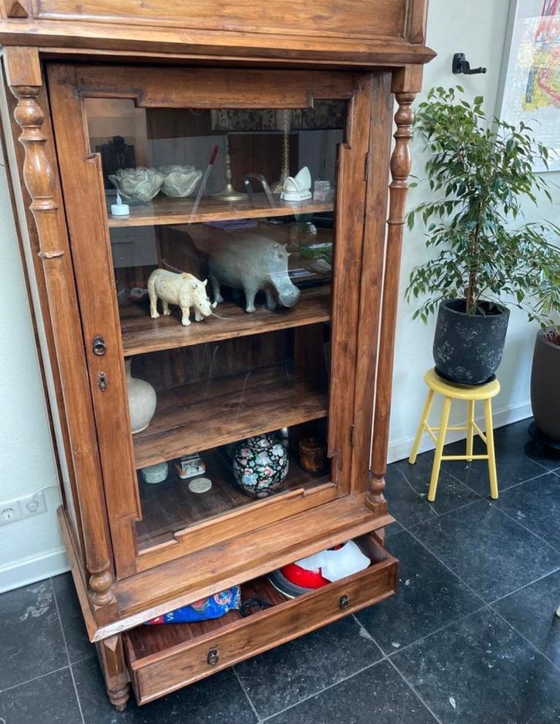 Prachtige houten vitrinekast met glazen deuren, Ophalen