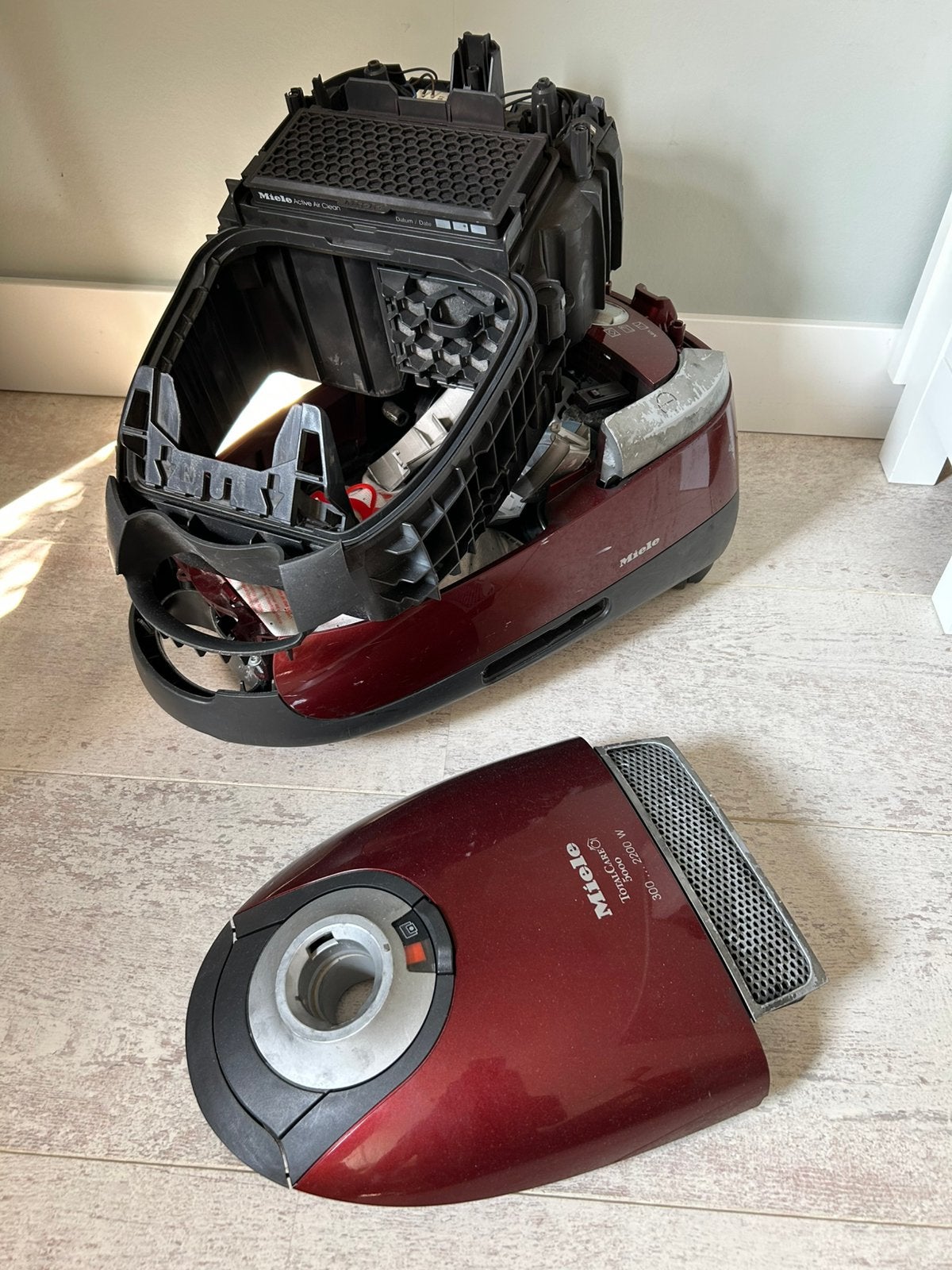 Miele stofzuiger voor onderdelen, Ophalen, Niet werkend, Stofzak, 2000 watt of meer