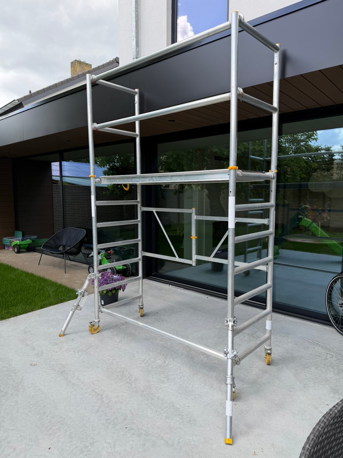 Aluminium rolsteiger Custers 4m werk hoogte, Ophalen, Zo goed als nieuw, Rolsteiger of Kamersteiger, 2 tot 5 meter