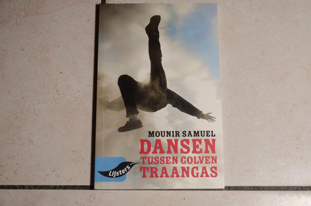Jonge lijsters: Dansen tussen golven traangas Mounir Samuell, Boeken, Ophalen of Verzenden, Zo goed als nieuw, Fictie