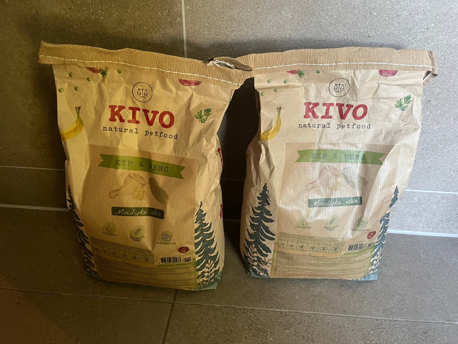Twee zakken Kivo hondenvoer kip en pens, 4 kg, Ophalen, Hond