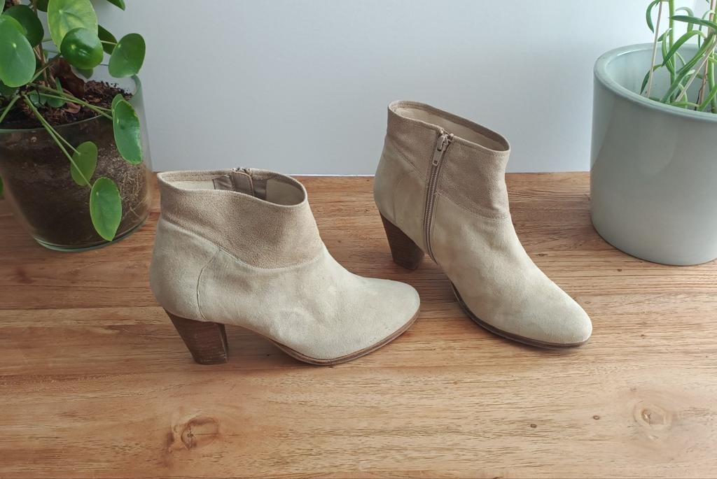 Suède enkellaarsjes 39, Ophalen, Zo goed als nieuw, Beige