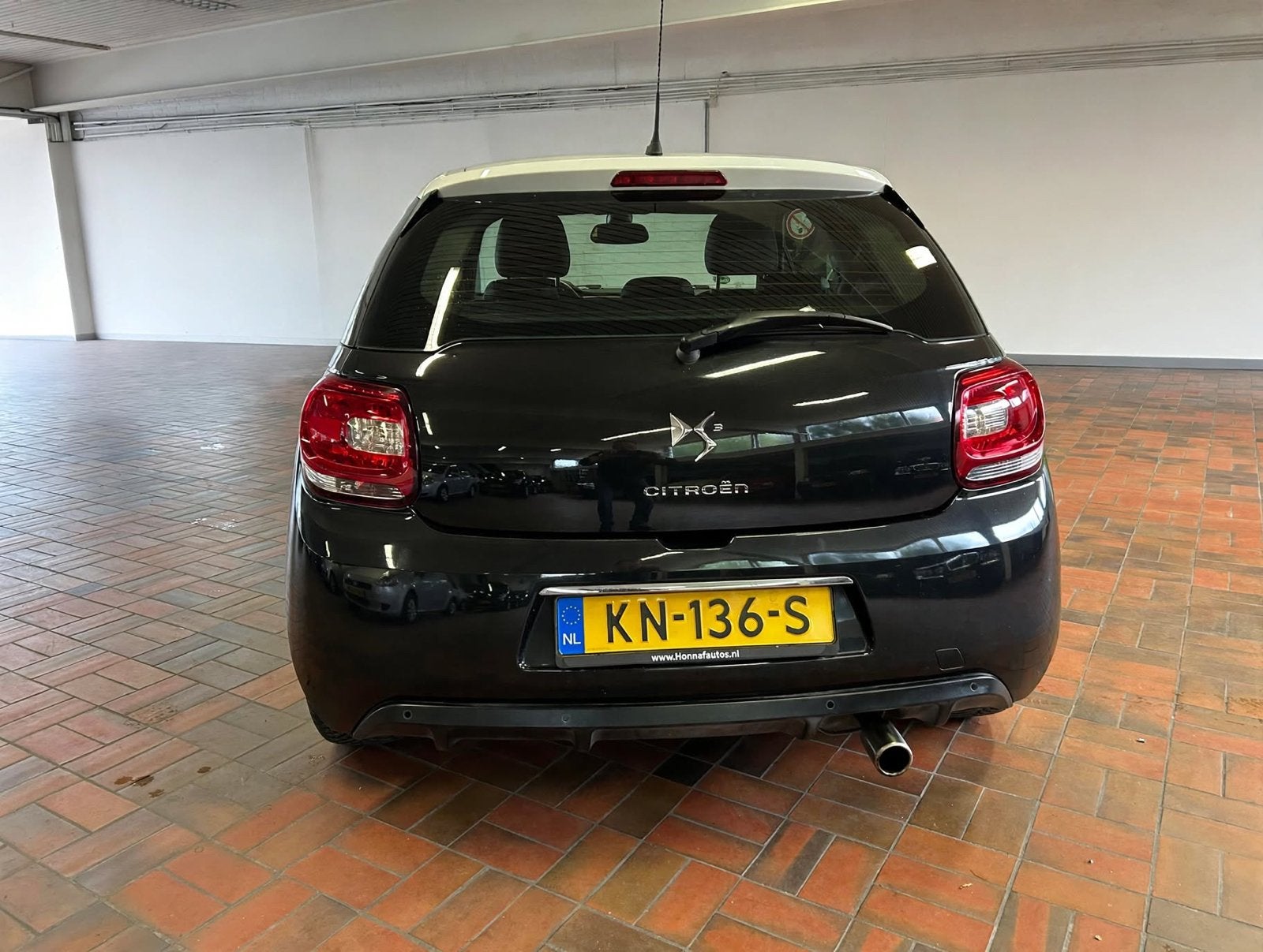 Citroën DS3 1.4 VTI 2011 Zwart in Topstaat, Auto's, Voorwielaandrijving, Dealer onderhouden, 40 €/maand, Euro 6