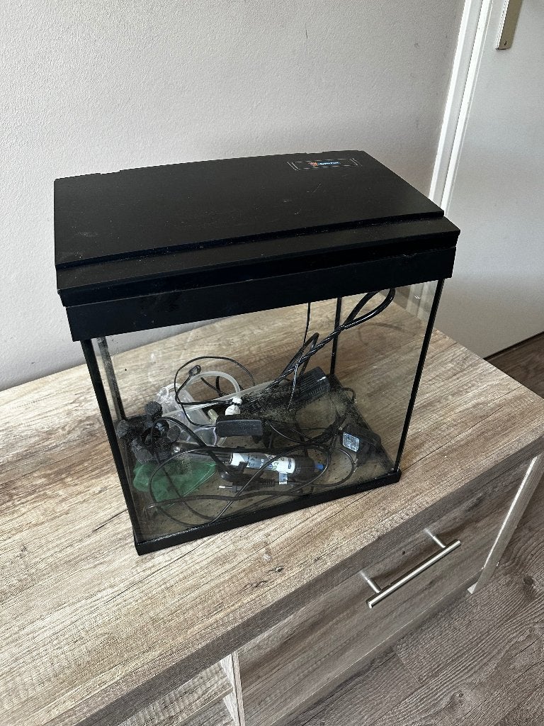 Klein aquarium (30 liter) met alle benodigdheden, Ophalen, Gebruikt, Inclusief deksel, Leeg aquarium