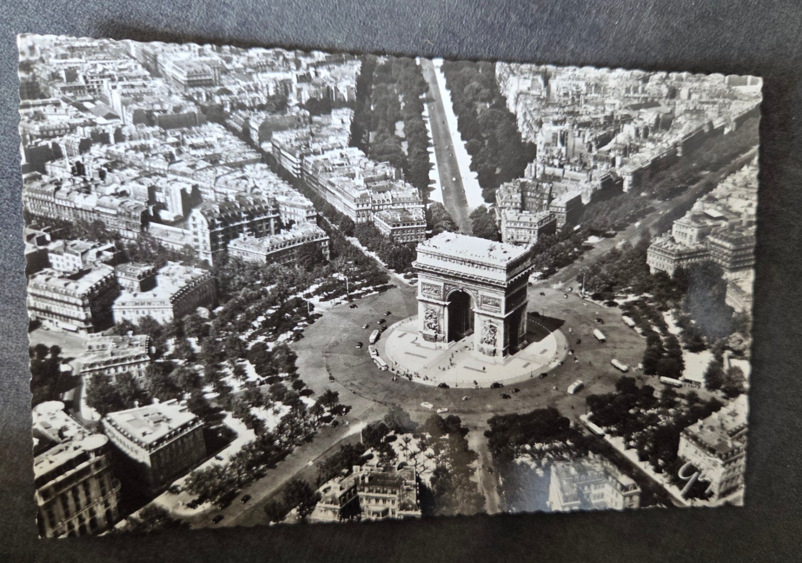 Parijs: Arc de Triomphe vanuit de lucht, Verzenden, Ongelopen, Frankrijk