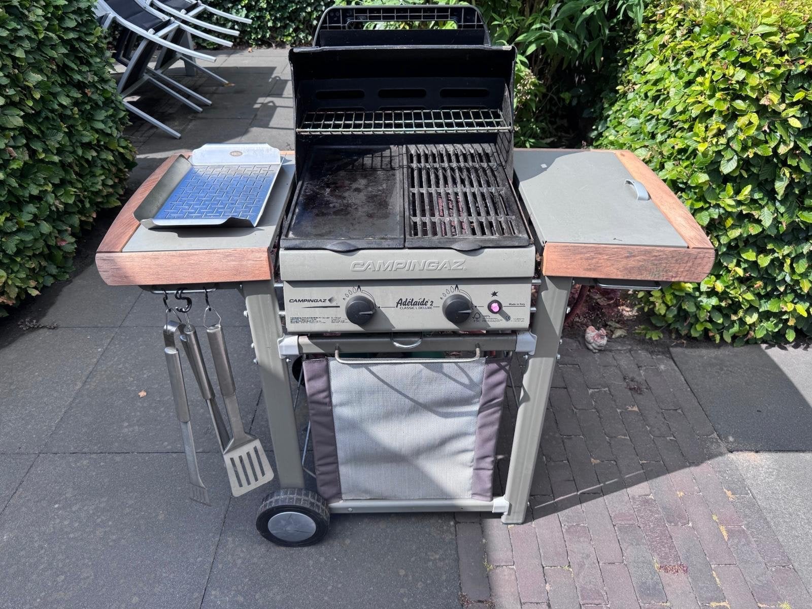 Campingaz Adelaide 2 Gasbarbecue met gasfles en accessoires, Ophalen, Gebruikt