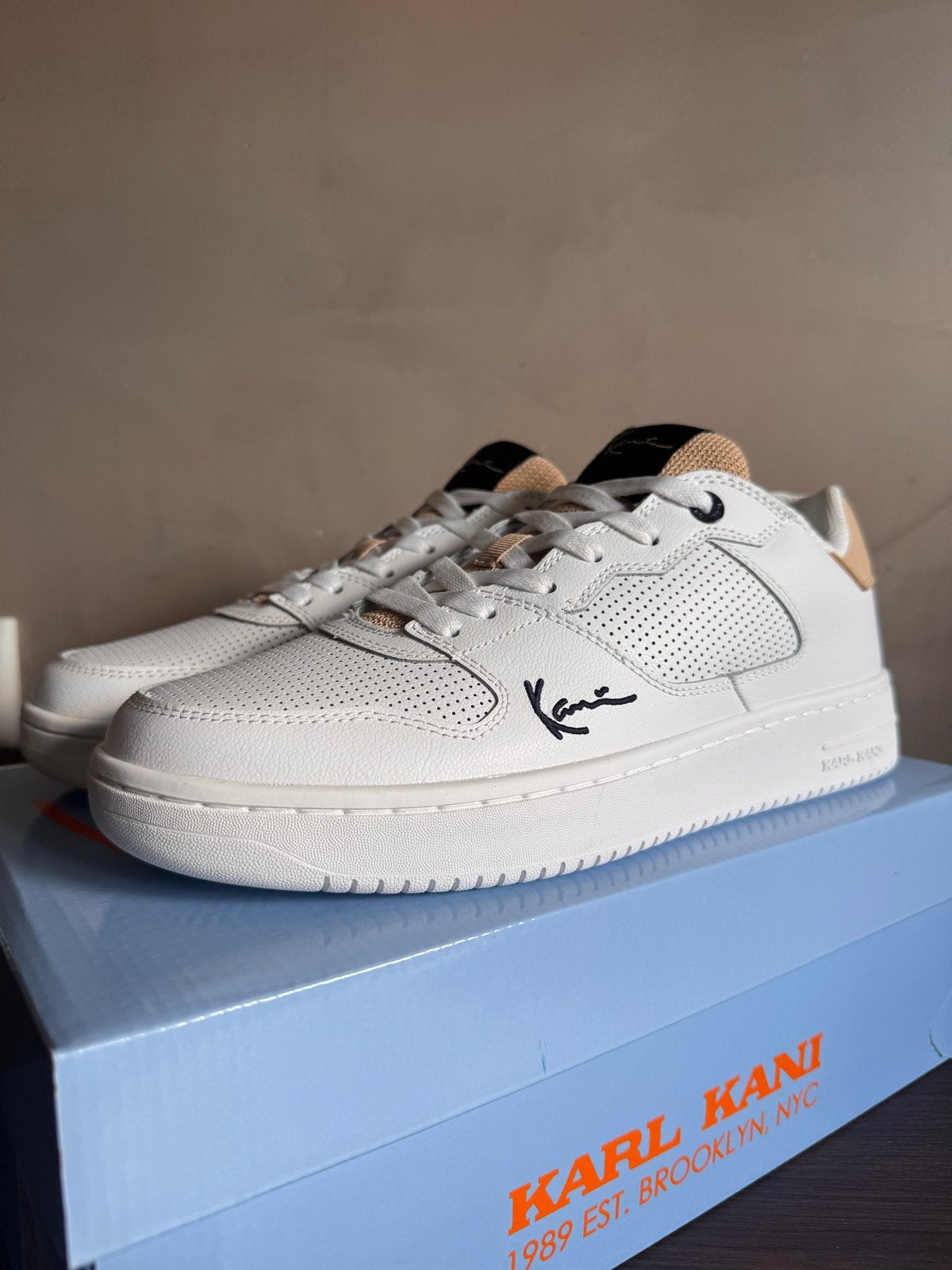 Karl Kani 89 PRM Sneakers - Maat 45 - Nieuw in doos, Kleding | Heren, Schoenen, Wit, Nieuw, Ophalen of Verzenden, Sneakers of Gympen