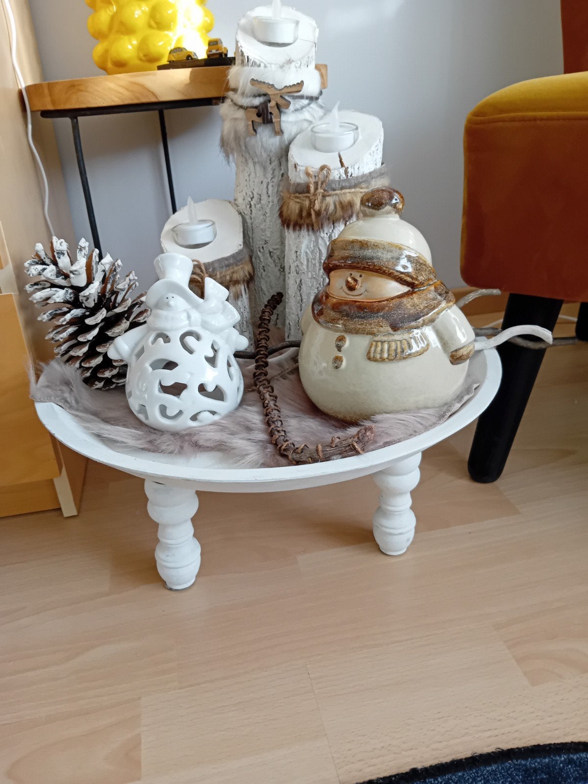 Houten schaal met winterse decoratie en accessoires, Ophalen