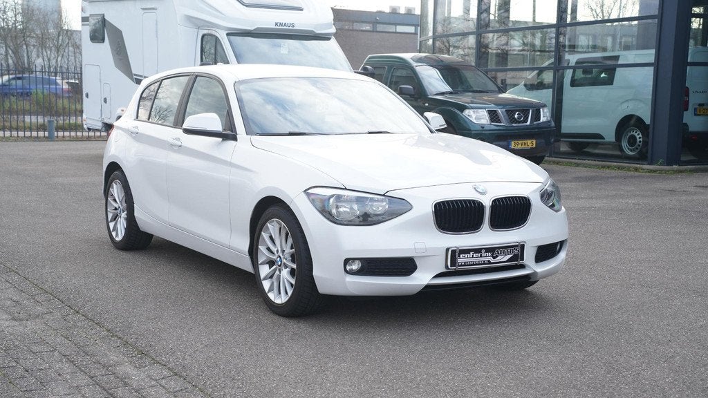 BMW 1-serie 116i Business Navi PDC Lichtpakket Cruisecontrol, Auto's, BMW, 1-Serie, Euro 5, Gebruikt, Zwart