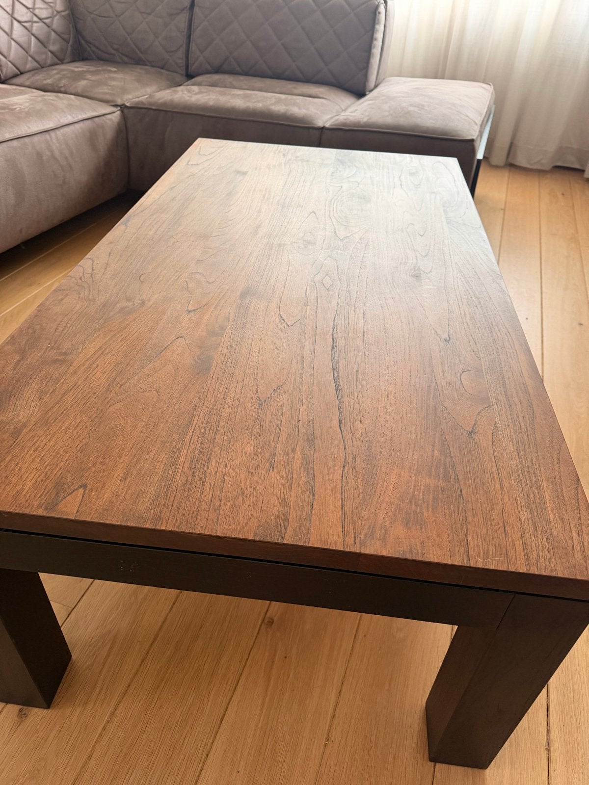 Salontafel met houten blad en donker onderstel, Ophalen, Gebruikt, 100 tot 150 cm, 50 tot 100 cm