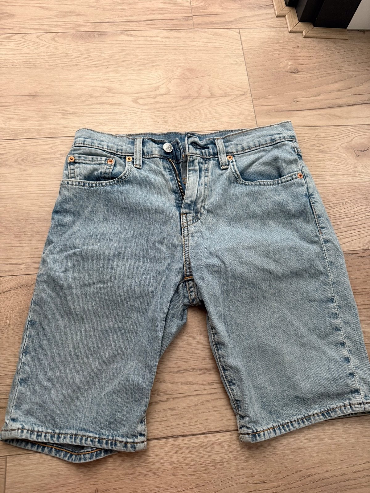 Levi’s spijkerbroek kort, Kleding | Dames, Spijkerbroeken en Jeans, Ophalen of Verzenden, Zo goed als nieuw, Blauw, W27 (confectie 34) of kleiner