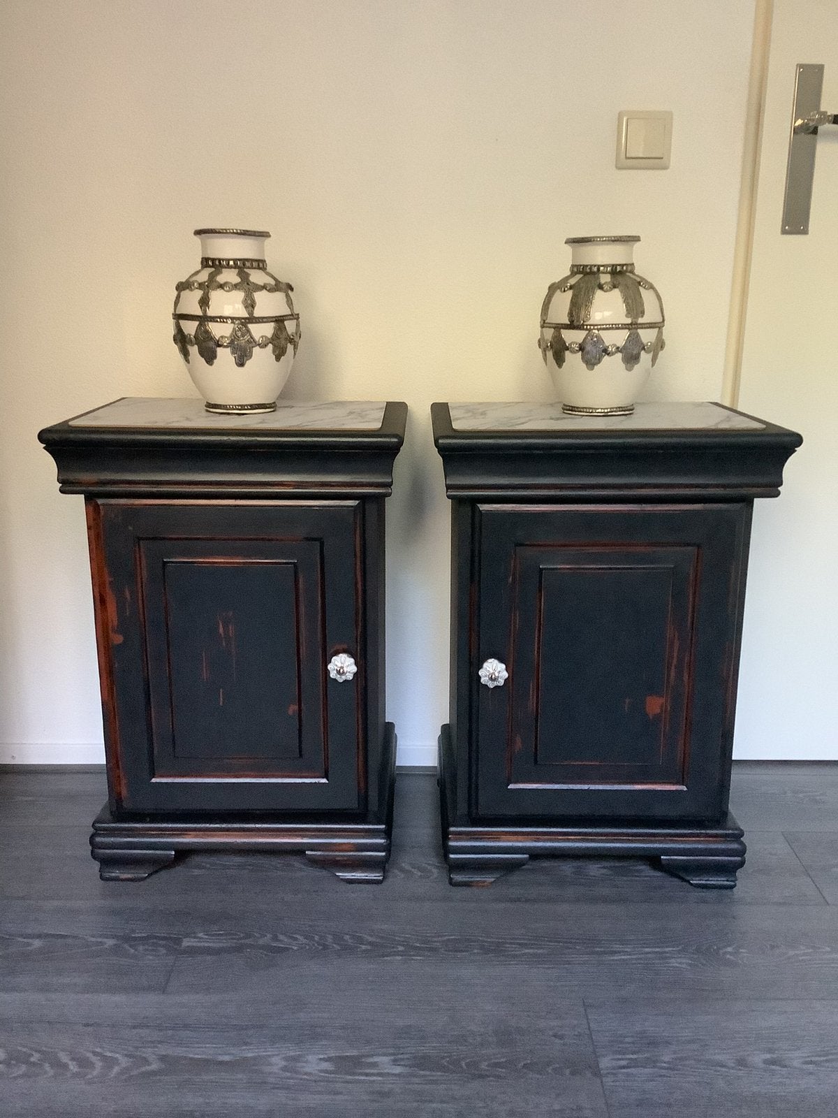 Brocante nachtkastjes grote Queen Ann dressoir woonkussens, Ophalen, Minder dan 45 cm