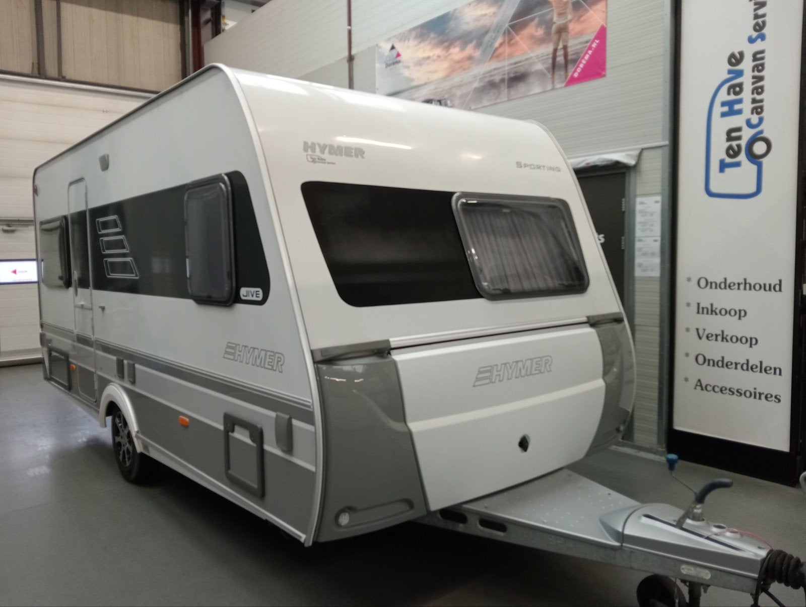 Eriba Sporting Jive 465 incl. voortent nieuwe banden!, Caravans en Kamperen, Caravans, Lengtebed, Rondzit, Schokbreker, Bedrijf
