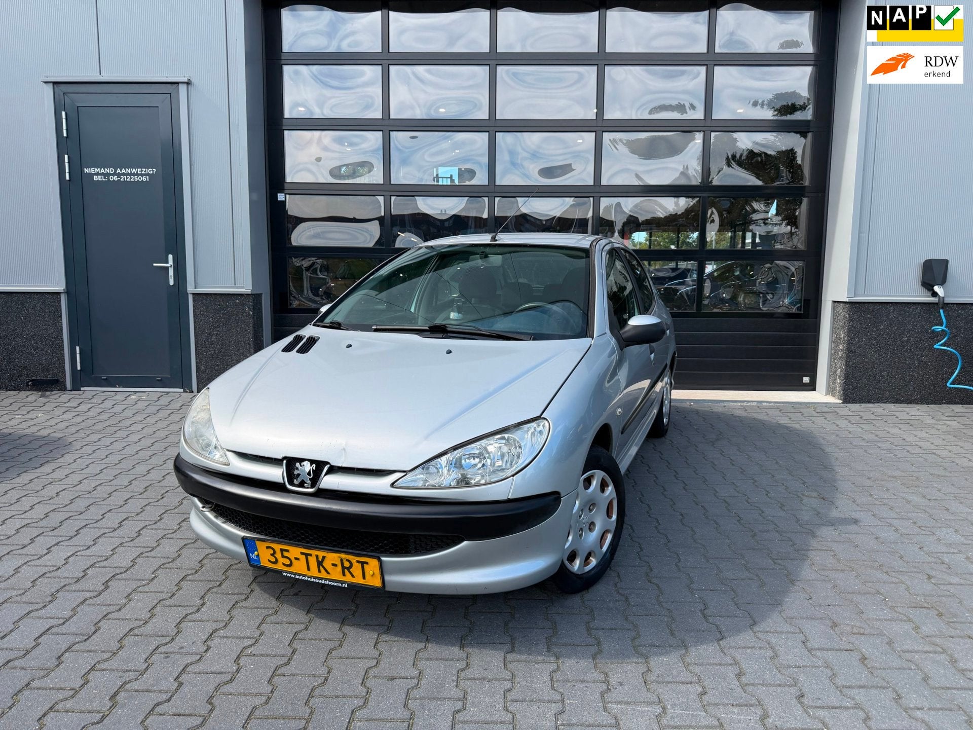 Peugeot 206 1.4 One-line airco 5 deurs, Auto's, Peugeot, Voorwielaandrijving, 31 €/maand, 4 cilinders, Metallic lak