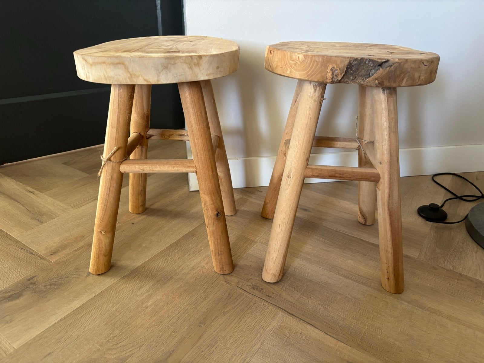 Set van 2 Houten Decoratie Krukjes, Huis en Inrichting, Krukjes, Ophalen, Zo goed als nieuw, Hout