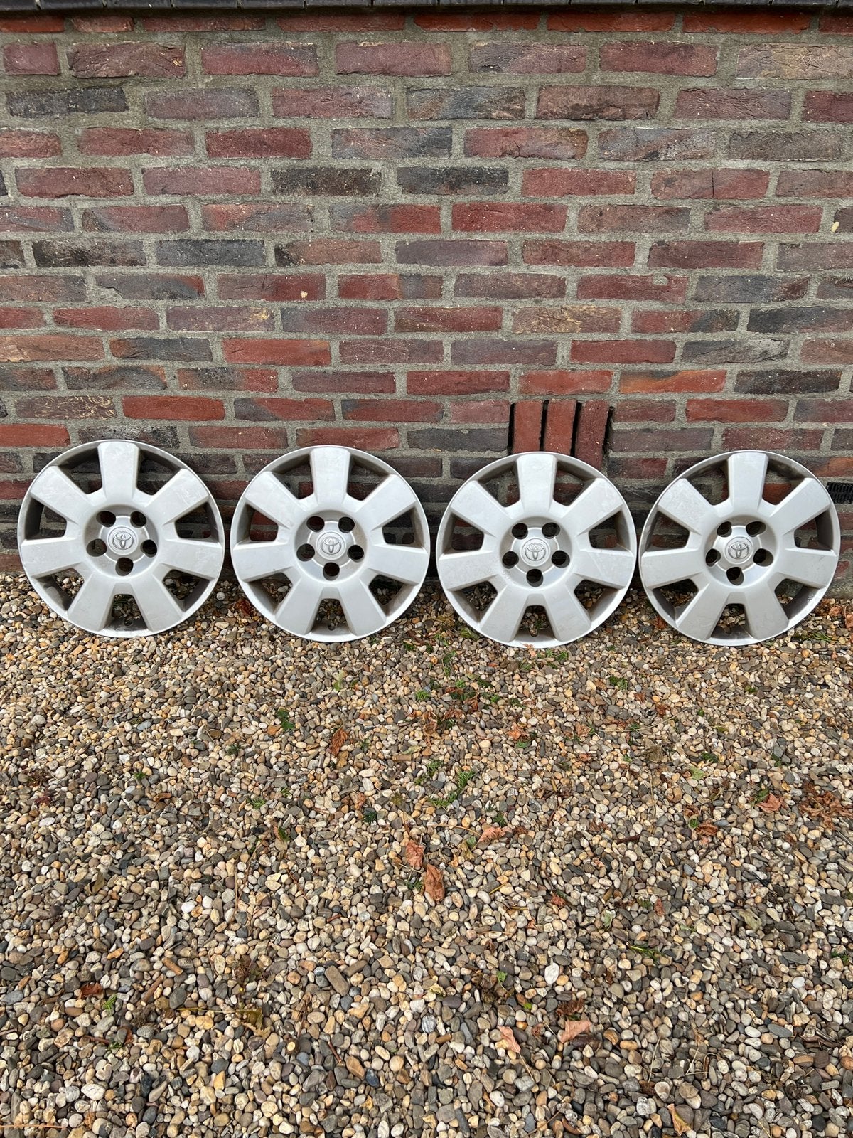 Wieldoppen voor stalen velg Toyota Avensis T25 -16 inch, Ophalen, Gebruikt