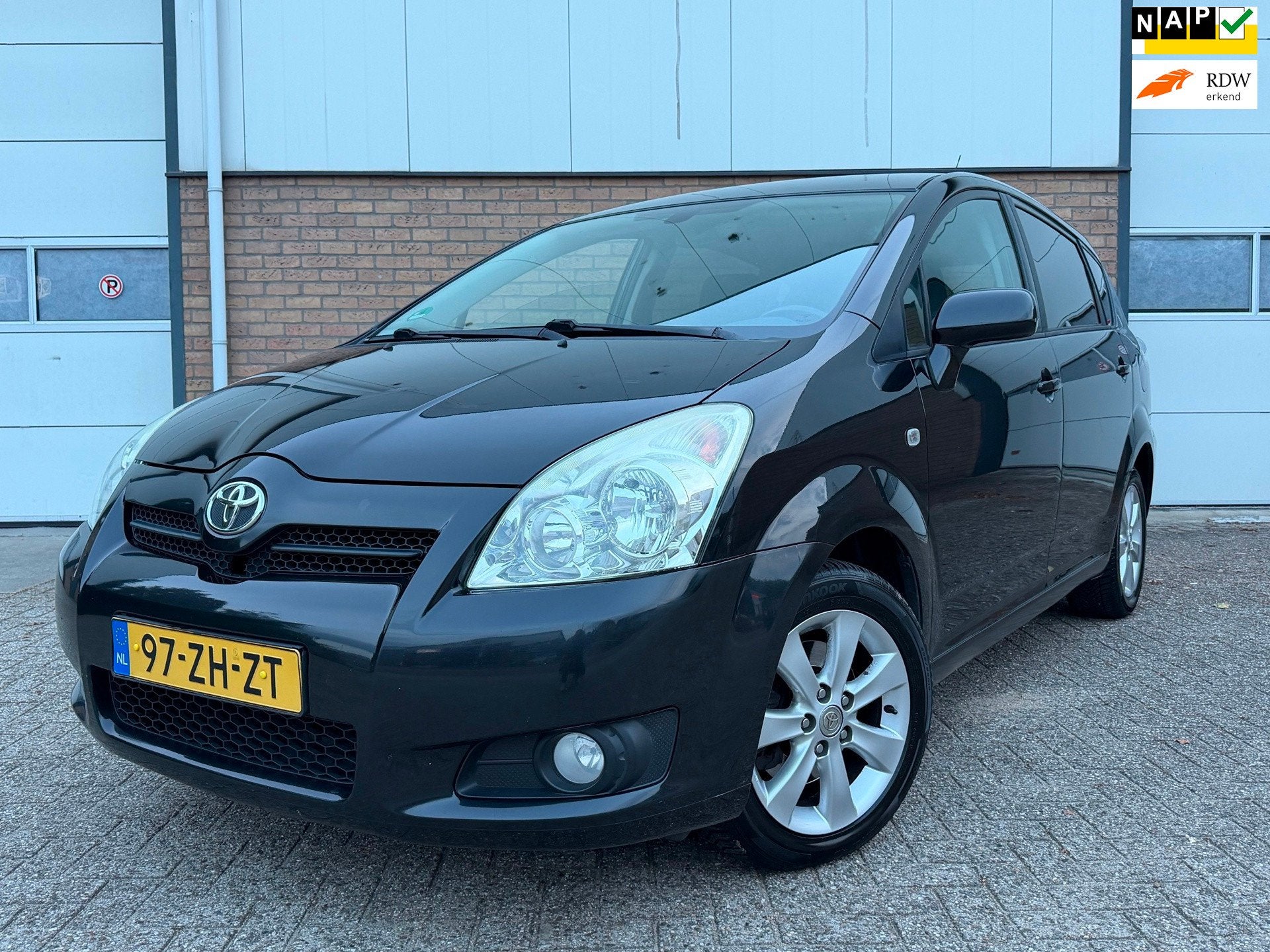 Toyota Verso 1.8 VVT-i Luna AIRCO/LM-VELGEN/NIEUWE APK !, Auto's, Toyota, Gebruikt, 4 cilinders, 129 pk, Zwart