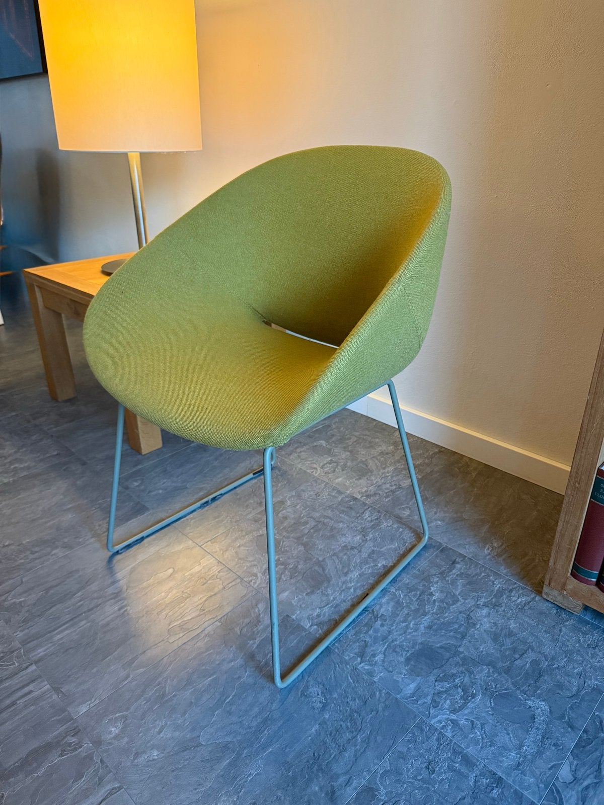 Artifort Beso Stoel - Olijfgroen met Poedercoat Frame, Ophalen, Gebruikt, Overige kleuren, Metaal