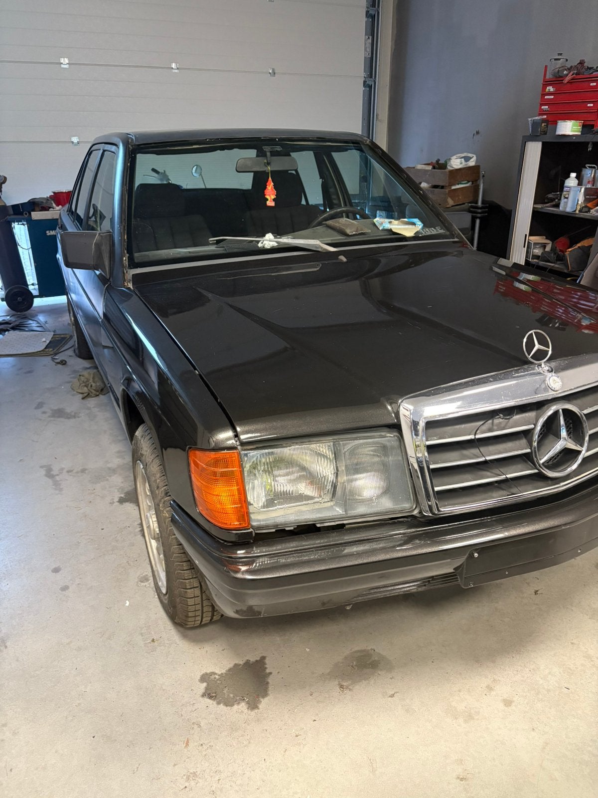 Mercedes-Benz 190-Serie Project 2.0 E 1984, 1097 kg, Zwart, 4 cilinders, 1200 kg