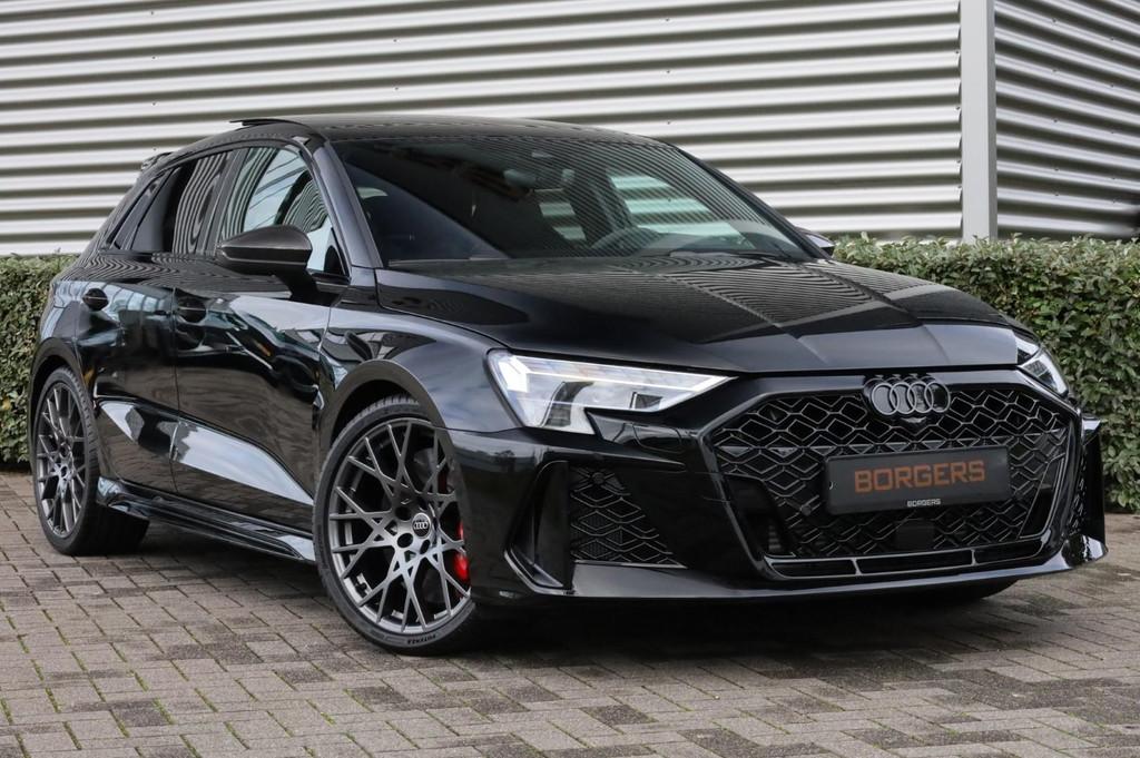 Audi RS3 Sportback Keramisch l Carbon l Pano l Massage, Automaat, Adaptive Cruise Control, Gebruikt, RS3