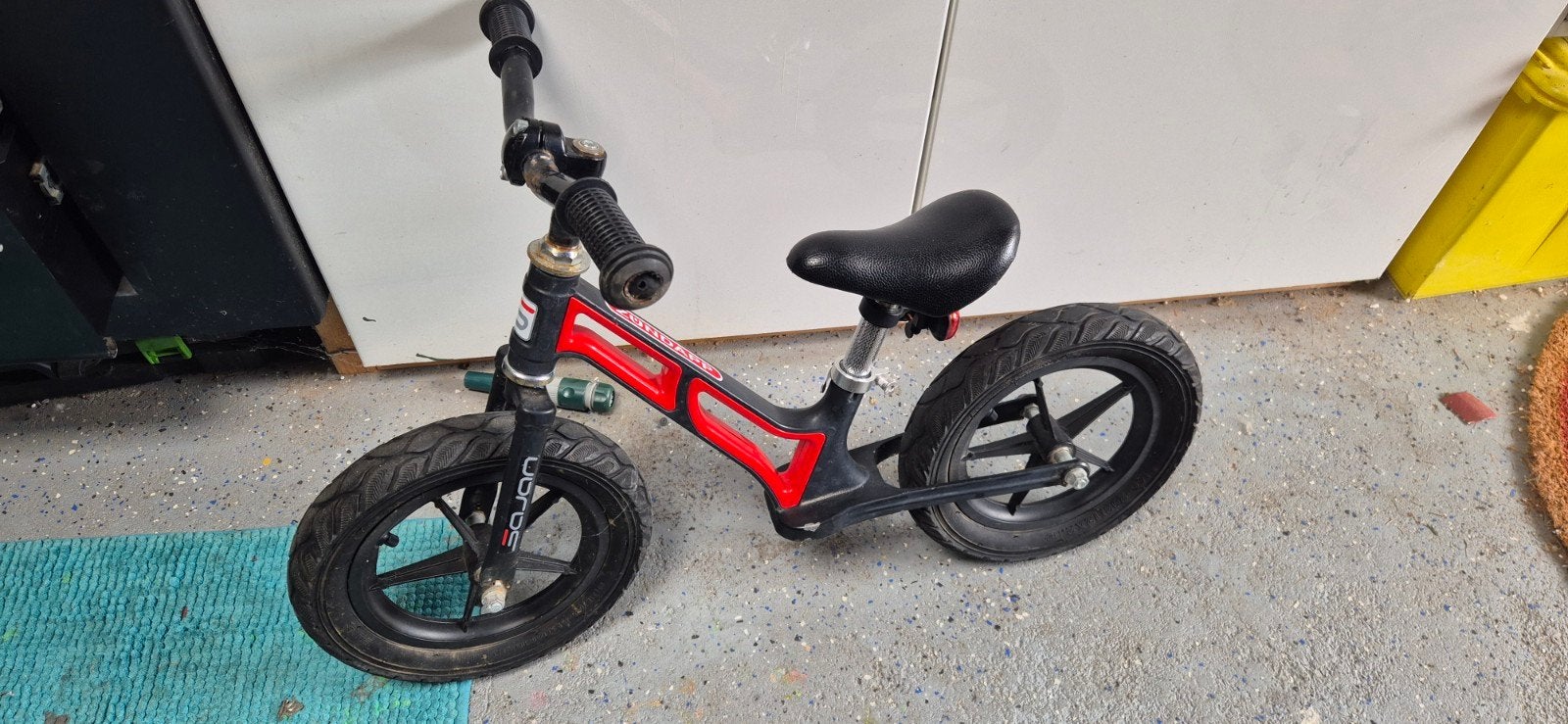 Loopfiets van kunststof in prima staat 12 inch, Ophalen, Zo goed als nieuw, Minder dan 16 inch
