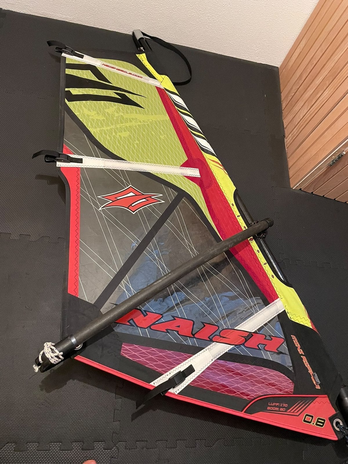 Naish Mini Ripper 0.8 Windsurfzeil - incl giek, maat en base, Watersport en Boten, Ophalen, Minder dan 3.5 m², Zo goed als nieuw