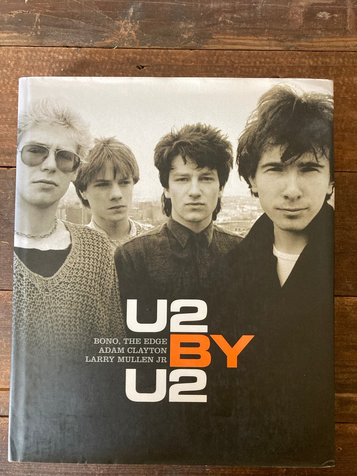 U2 by U2 - Het officiële verhaal van de band, Verzenden, Zo goed als nieuw, Artiest