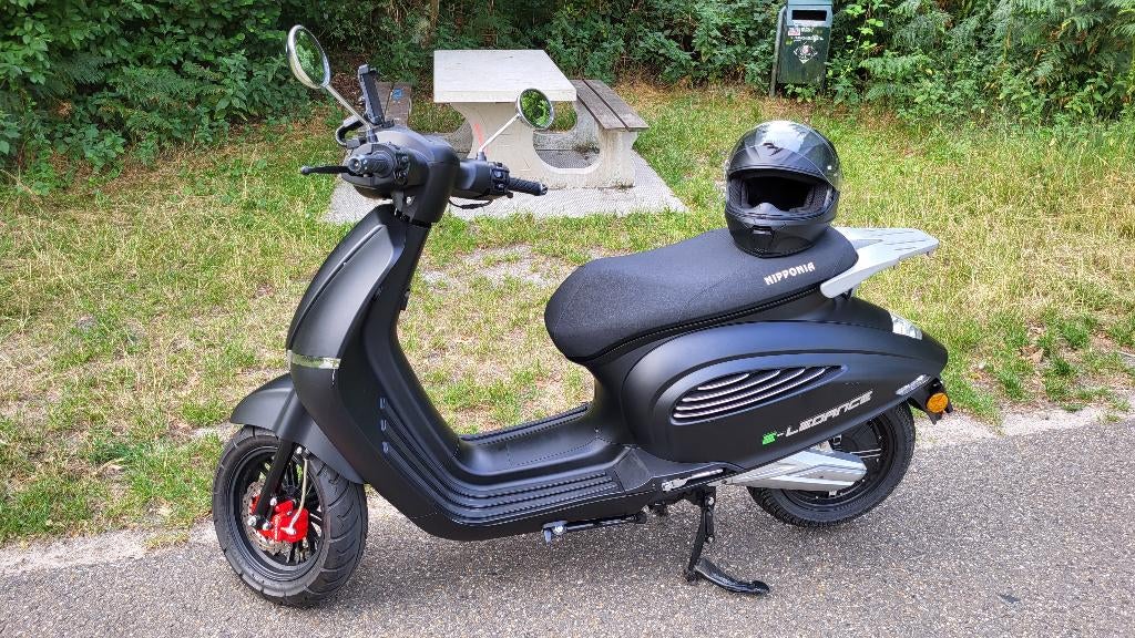 NIPPONIA ELEKTR. SCOOTER,+HELM. BWJ.2022. 45 KMH., Ophalen, Maximaal 45 km/u, Elektrisch, Zo goed als nieuw