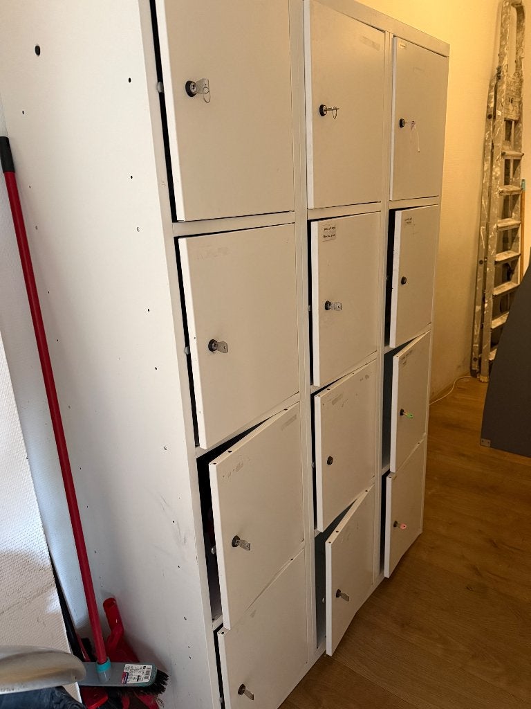 Lockers wit, Ophalen, Gebruikt